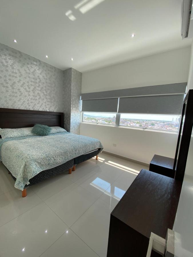Condominio Torre Eme Frente Al Malecon Vista A La Ciudad Con Alberca Y Algo Al Mar Gimnacio Мазатлан Екстер'єр фото